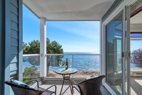 202-5470 Inlet Avenue, Sechelt, BC 