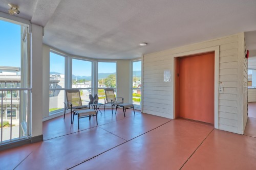 202-5470 Inlet Avenue, Sechelt, BC 