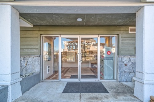 202-5470 Inlet Avenue, Sechelt, BC 