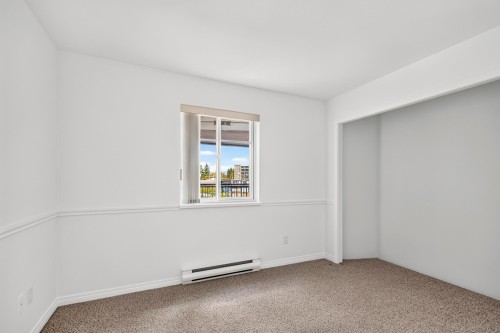 202-5470 Inlet Avenue, Sechelt, BC 