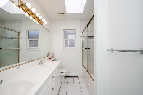 7865 16Th Avenue, Burnaby, BC 