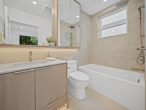 2005 13Th Avenue E, Vancouver, BC 