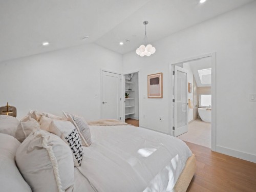 2005 13Th Avenue E, Vancouver, BC 