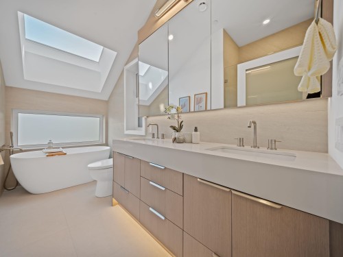 2005 13Th Avenue E, Vancouver, BC 