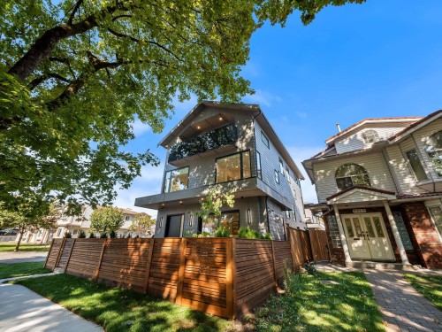 2005 13Th Avenue E, Vancouver, BC 