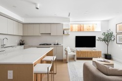 2-2124 8 Avenue E Vancouver, BC V5N 1V5