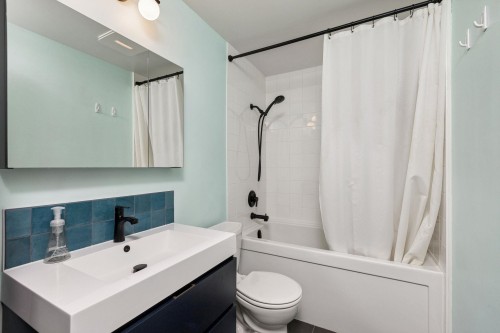 209-310 3Rd Street E, North Vancouver, BC 