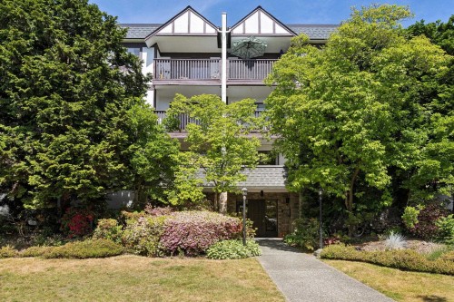 209-310 3Rd Street E, North Vancouver, BC 