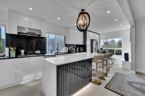 1921 Fulton Avenue, West Vancouver, BC 
