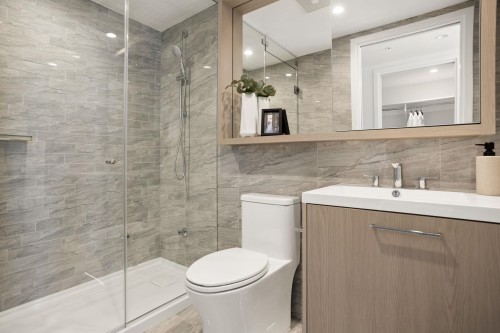 710-6608 Sussex Avenue, Burnaby, BC 