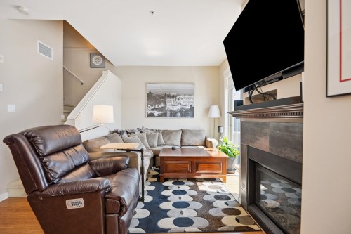 303-6077 London Road, Richmond, BC 