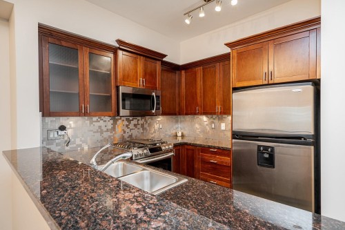 160-7388 Macpherson Avenue, Burnaby, BC 