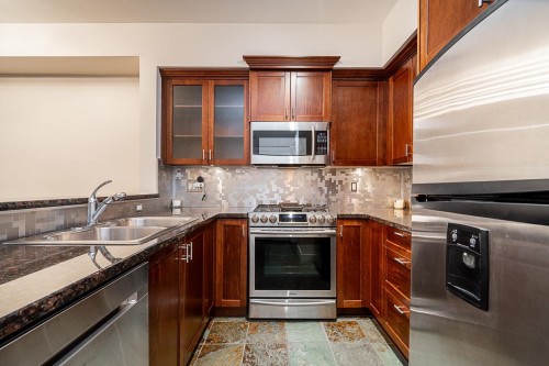 160-7388 Macpherson Avenue, Burnaby, BC 