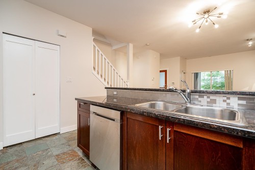 160-7388 Macpherson Avenue, Burnaby, BC 