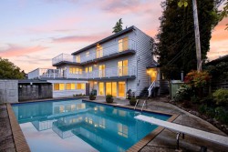 642 53rd Avenue W Vancouver, BC V6P 1K3