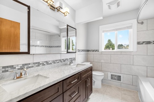 642 53Rd Avenue W, Vancouver, BC 