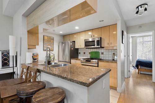 2P-1033 Marinaside Crescent, Vancouver, BC 