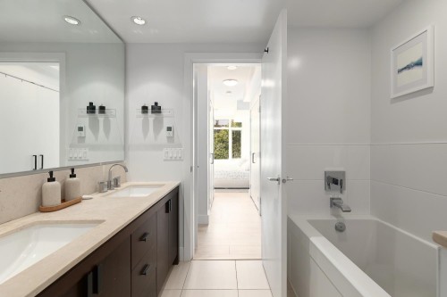 14-166 13Th Street W, North Vancouver, BC 