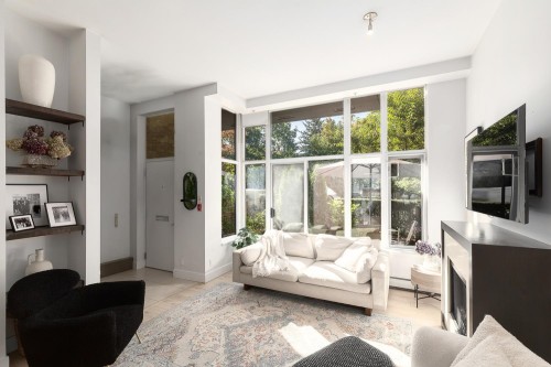 14-166 13Th Street W, North Vancouver, BC 