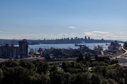 2506-1401 Hunter Street North Vancouver, BC V7J 0E2