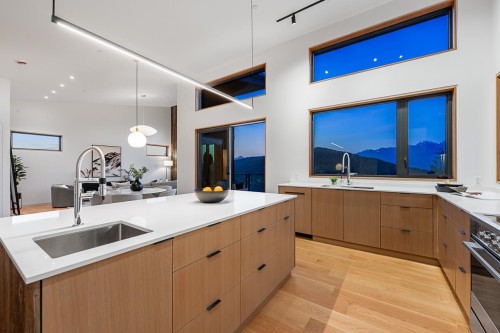 885 Rivendell Drive, Bowen Island, BC 