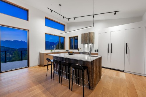 885 Rivendell Drive, Bowen Island, BC 