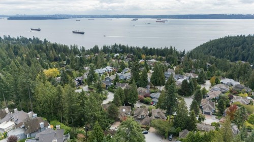 4812 Headland Close, West Vancouver, BC 