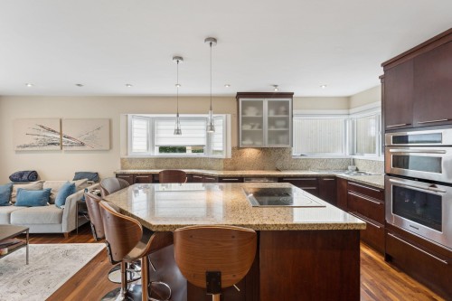 4812 Headland Close, West Vancouver, BC 