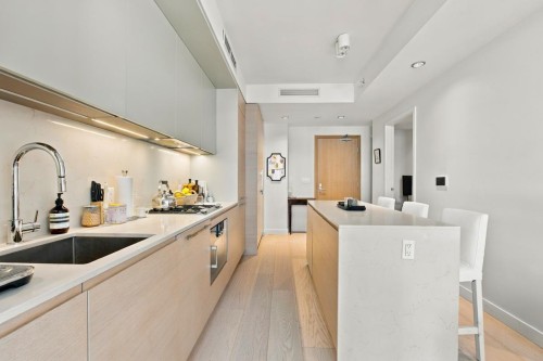 3703-1289 Hornby St , Vancouver, BC V6Z 0G7 2