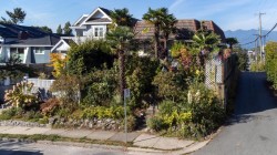 659 22nd Avenue EVancouver, BC V5V 1V3
