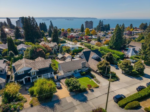 2288 Kings Avenue, West Vancouver, BC 