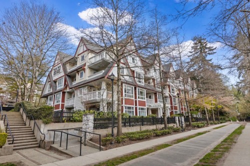 322-6833 Village Green  Burnaby, BC V5E 4M1