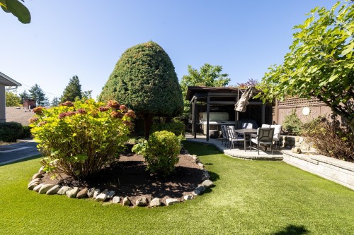 424 Queens Road W, North Vancouver, BC 