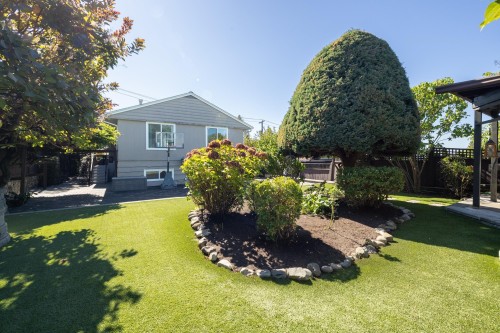 424 Queens Road W, North Vancouver, BC 