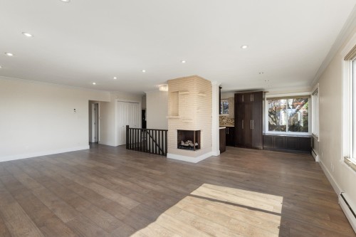 424 Queens Road W, North Vancouver, BC 
