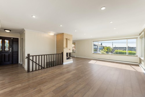 424 Queens Road W, North Vancouver, BC 