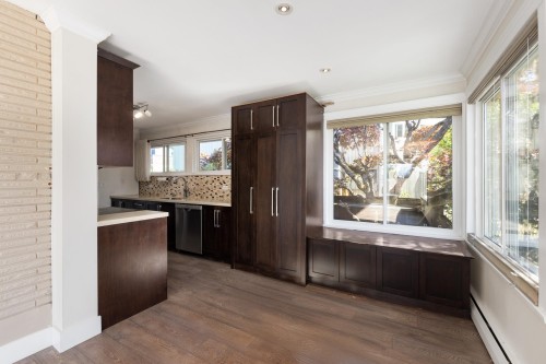 424 Queens Road W, North Vancouver, BC 