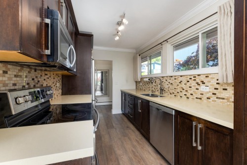 424 Queens Road W, North Vancouver, BC 