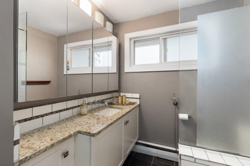 424 Queens Road W, North Vancouver, BC 