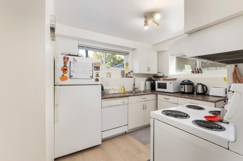424 Queens Road W, North Vancouver, BC 