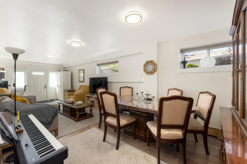 424 Queens Road W, North Vancouver, BC 