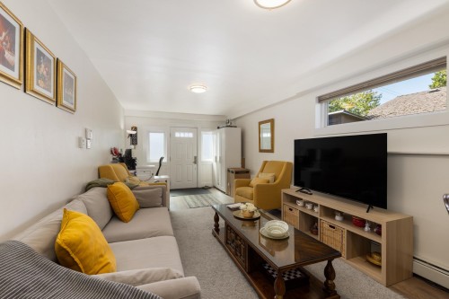 424 Queens Road W, North Vancouver, BC 