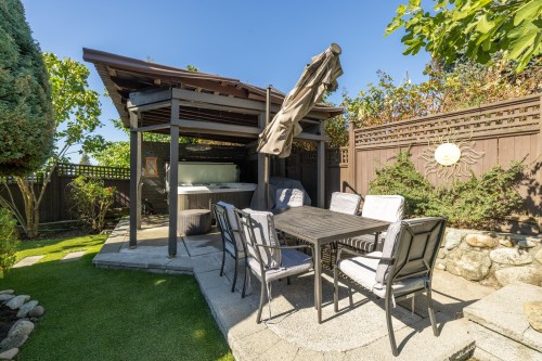 424 Queens Road W, North Vancouver, BC 