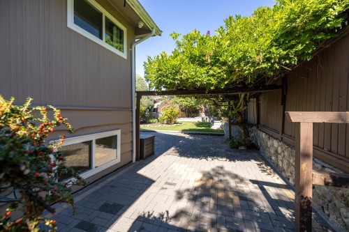 424 Queens Road W, North Vancouver, BC 