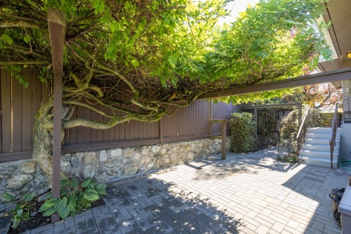 424 Queens Road W, North Vancouver, BC 
