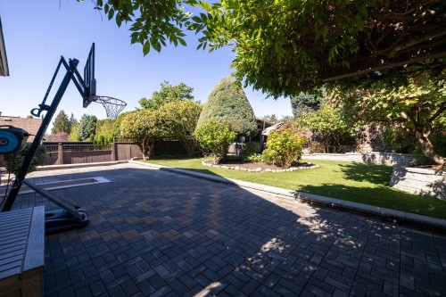 424 Queens Road W, North Vancouver, BC 