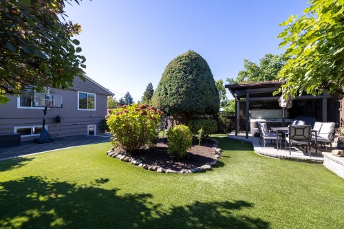 424 Queens Road W, North Vancouver, BC 