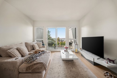 309-422 3Rd Street E, North Vancouver, BC 
