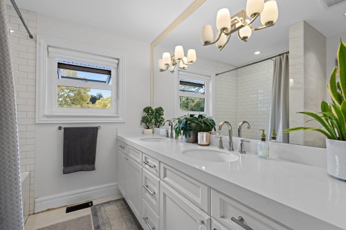 3681 Mcgill Street, Vancouver, BC 