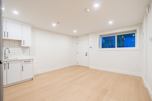 2-6740 Canada Way, Burnaby, BC 